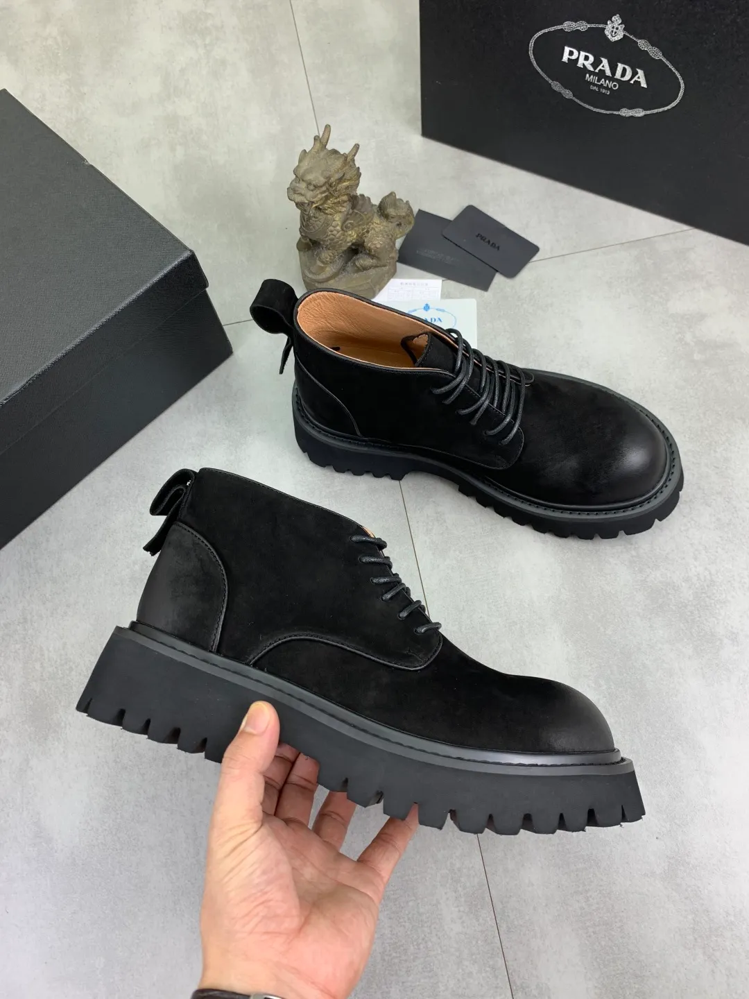 Men's shoes 💰P560 💰[New style]🔥🆕Hot model [PRADA]Prada🔝High-top Chelsea Martin boots are a high-end brand of men's shoes. The uppers are made of top-layer calfskin imported from Italy➕top-layer pigskin lining for the feet🔥, making walking more convenient and comfortable! Exclusive new style, stunning work [color]! Create a fashionable personality to set off your uniqueness! Create a fashionable personality to set off your uniqueness! A must-have for trendy men! Classic🔥super wear-resistant rubber outsole, size: 38-44 (45 can be customized) black or brown🉑️choose